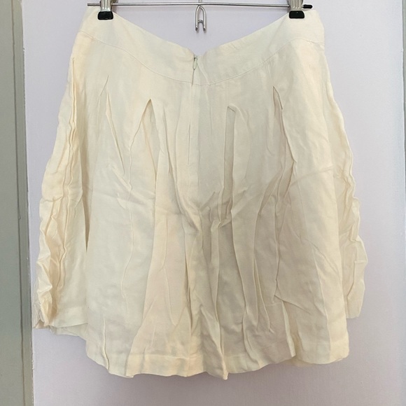 white mini skirt - Picture 3 of 3